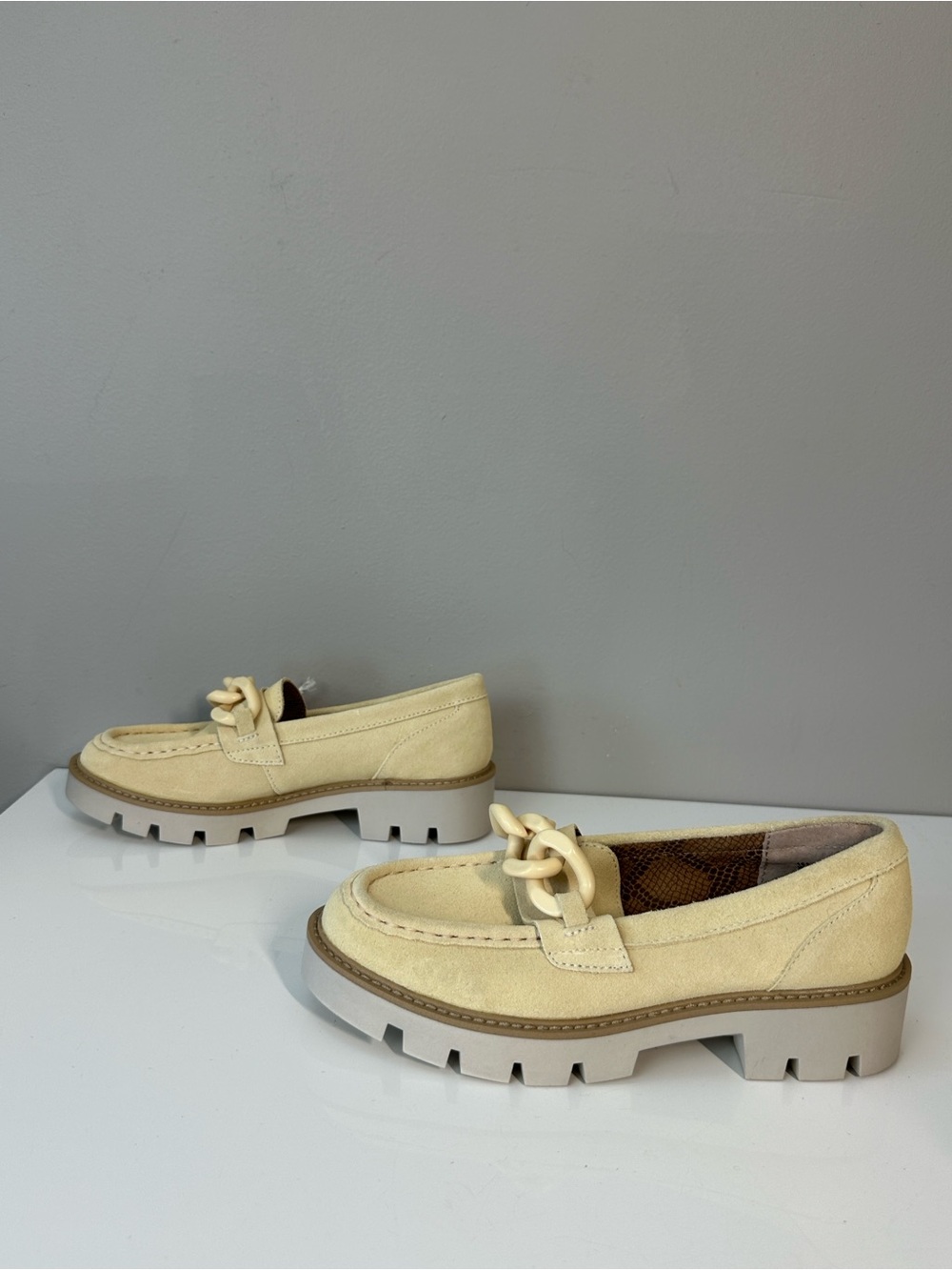 White Mountain Goodie Loafer Size 6.5 Buttercream Suede Butter Yellow - Picture 3 of 15